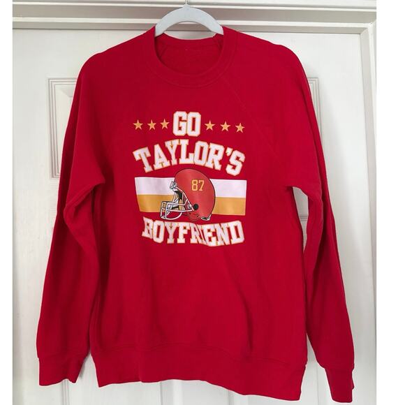 Go Taylor’s Boyfriend Red Front Back Graphic Sweatshirt Size Medium Pullover - Picture 1 of 5